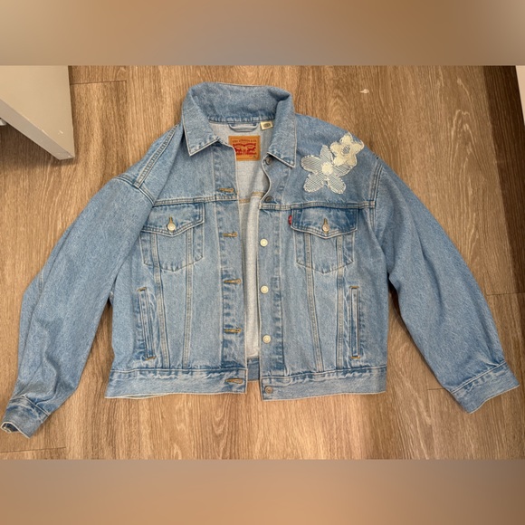Levi's Jackets & Blazers - Levi's Light Wash 
 Denim Jacket with Floral Patch

Trucker style